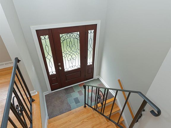 5th image of 6 Marilyn Dr