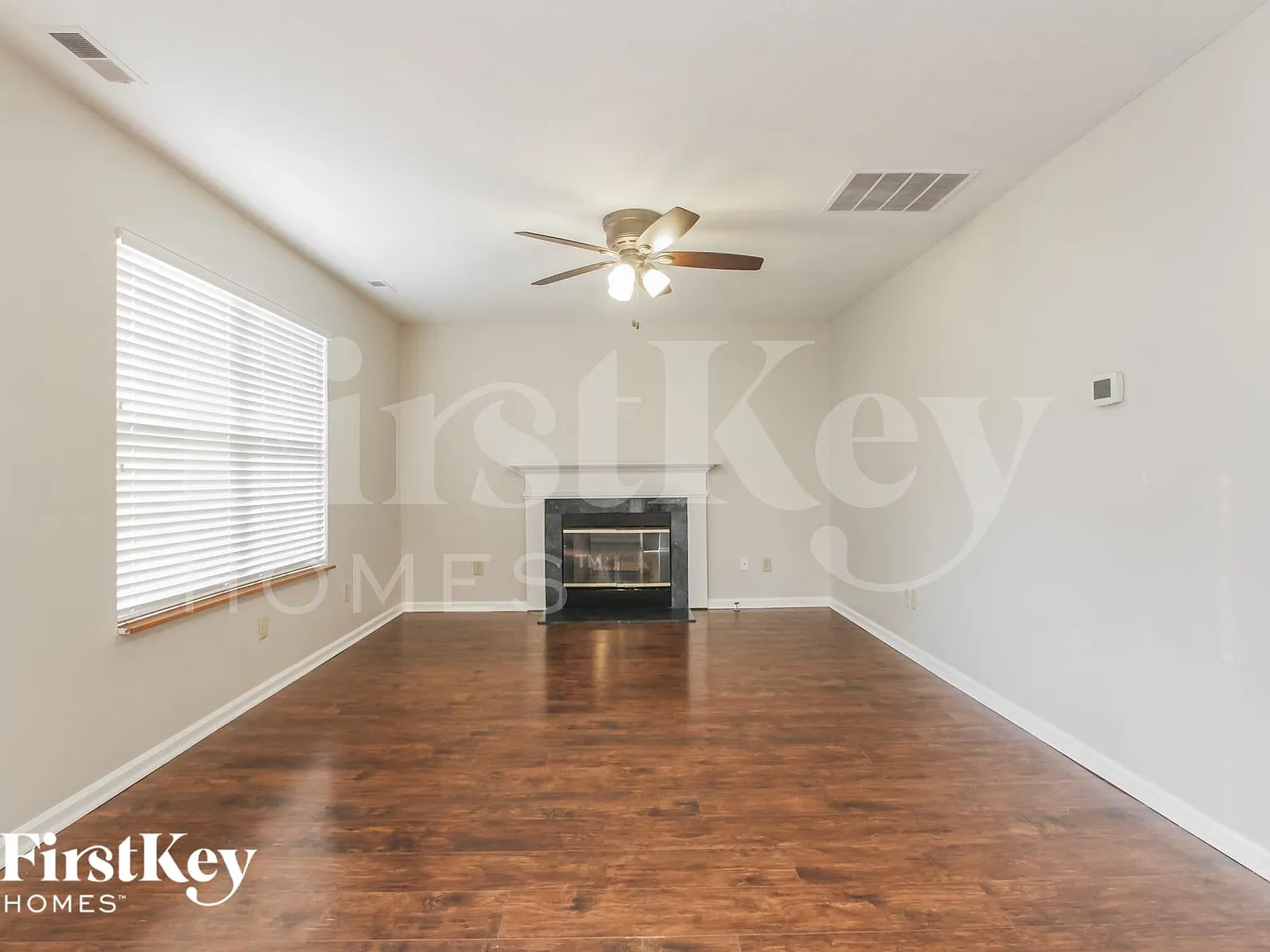 4 bed, 2.5 bath, 1976 sqft, $2,285 — Photo 2