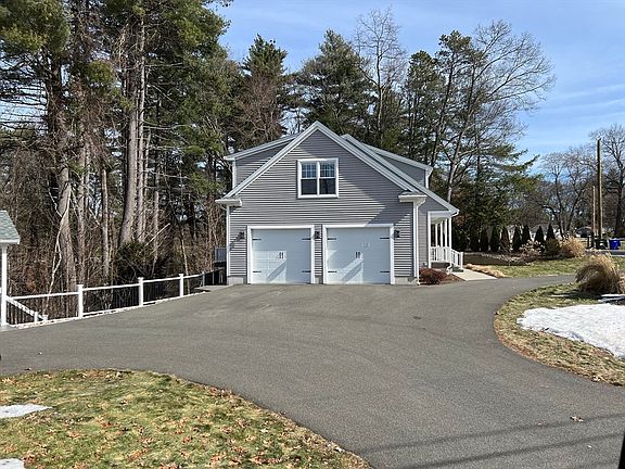 3rd image of 68 Tallyho Dr