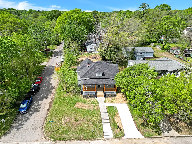 1102 N Church St — Photo 36