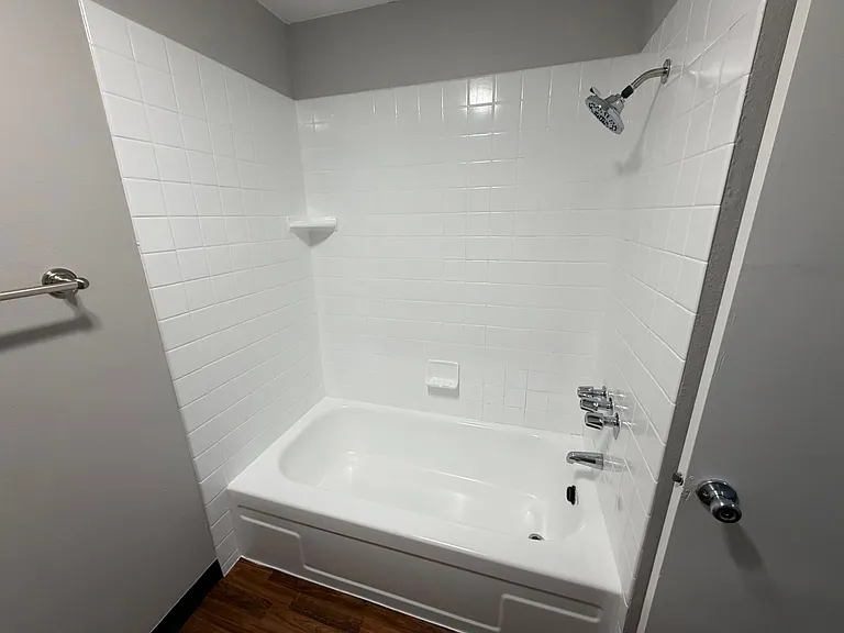 Orchard Park Apartments — Photo 36