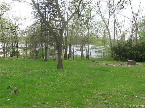 3rd image of 1072 Davenport Dr