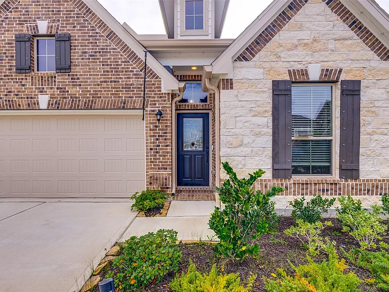 1902 Middle Pass Ln — Photo 3