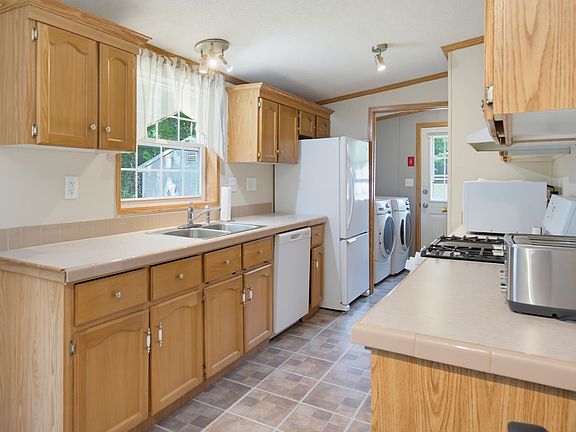 4th image of 48 Sparrow Drive