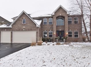 2427 Imgrund Rd, North Aurora, IL 60542