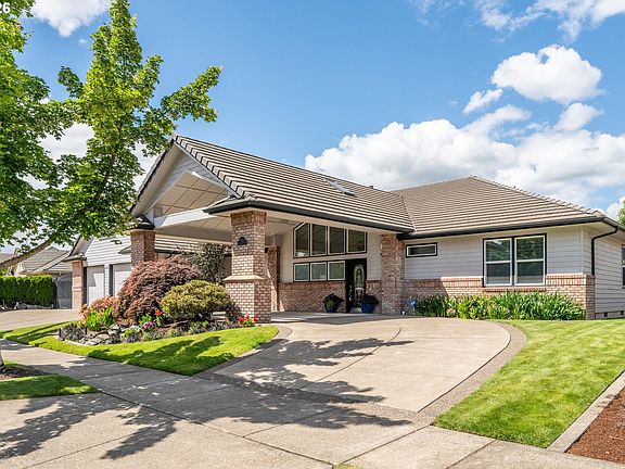 2nd image of 906 McKenzie Crest Dr