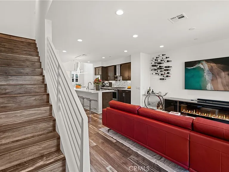 1651 Topanga — Photo 22