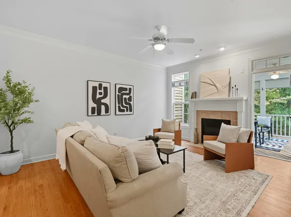 222 Towne Ridge Ln, Chapel Hill, NC 27516