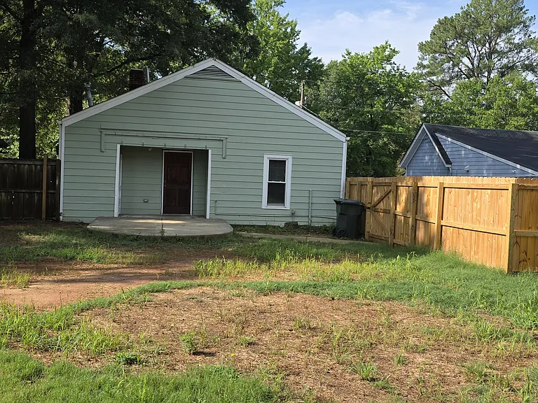 204 Maywood Ave — Photo 2