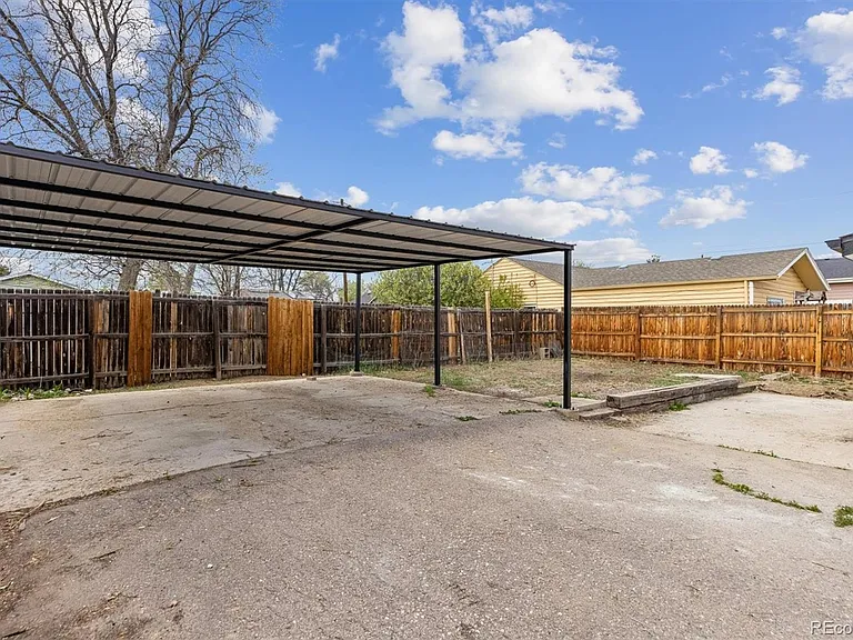 1285 S Irving St — Photo 19