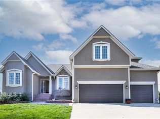 2401 SW Springwater Dr, Lees Summit, MO 64081