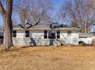 2333 Shoshone Rd, North Saint Paul, MN 55109