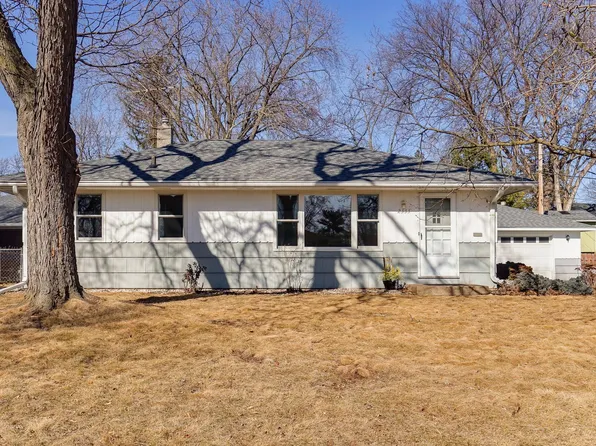 2333 Shoshone Rd, North Saint Paul, MN 55109