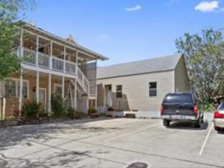 4600 S Carrollton Ave #D — Photo 4