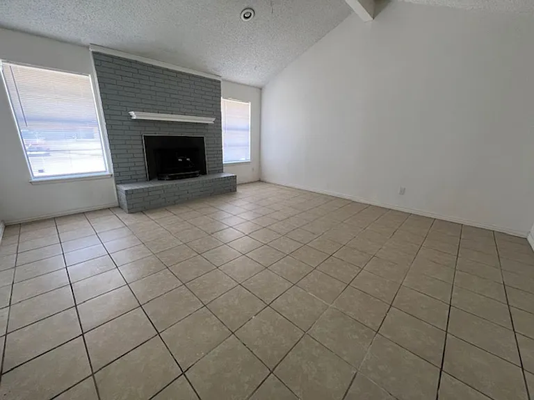 4826 Stonecrest Ct — Photo 5