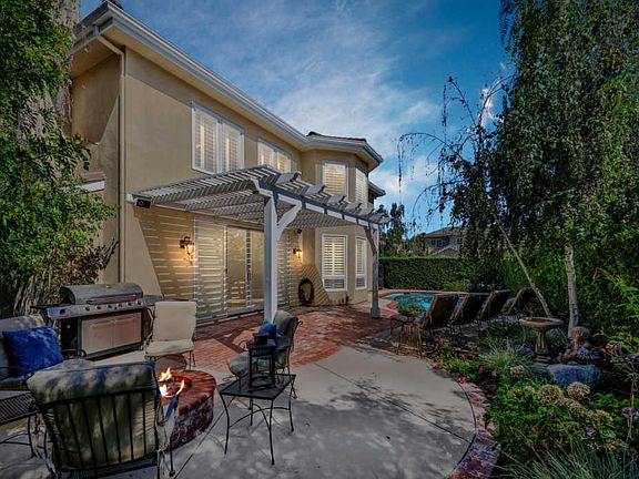 2nd image of 186 Royal London Ct