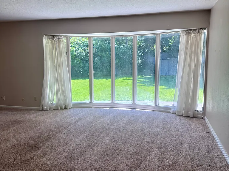 487 Gustafson Dr — Photo 3