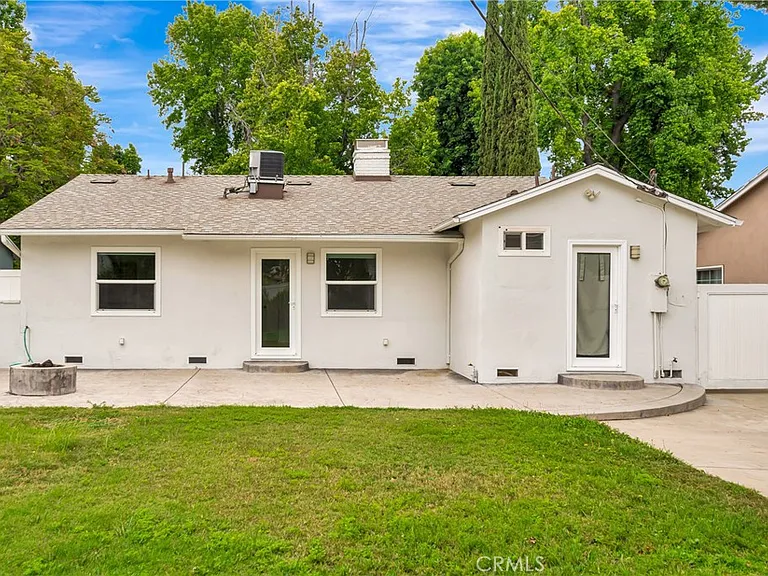 4833 Longridge Ave — Photo 33