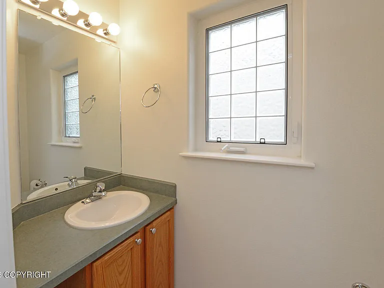 264 Dailey Ave — Photo 7