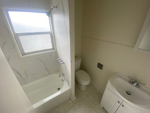 3rd image of 2323 Parker St APT 3