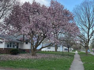 206 E Illinois St, Arthur, IL 61911