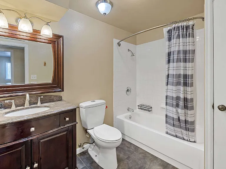 1401 Sanderson Ave — Photo 31