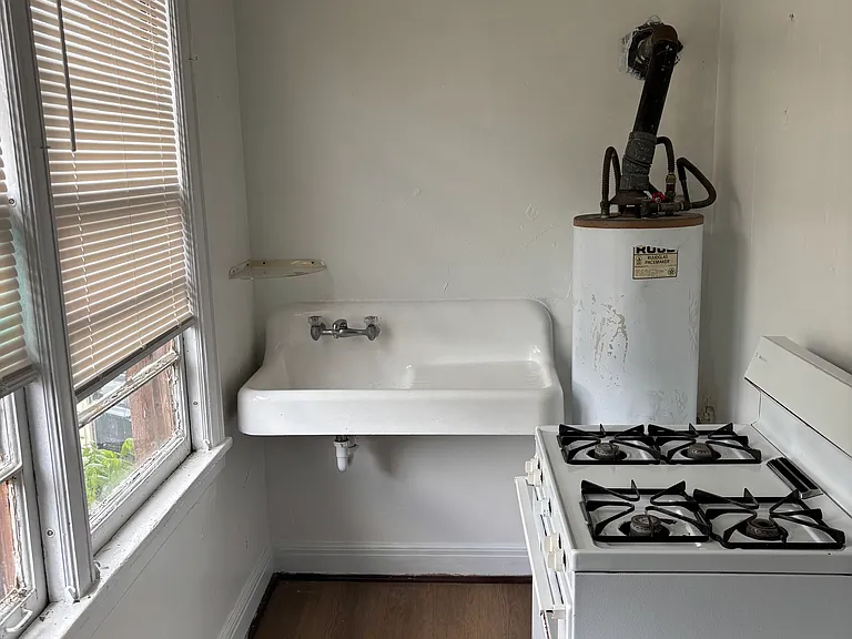 158 W Chimes St #9 — Photo 4