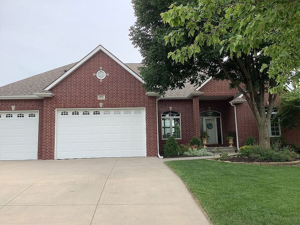 Golf course home with pool