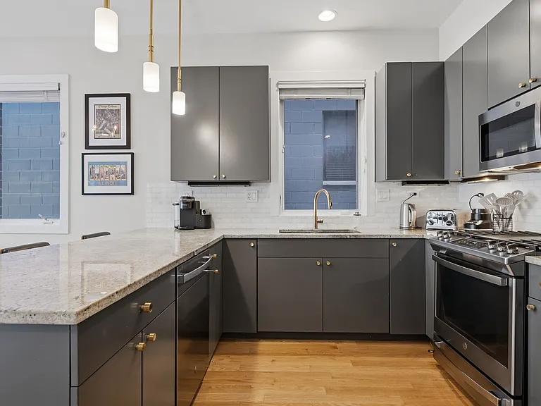 2864 W Lyndale St #2W — Photo 7