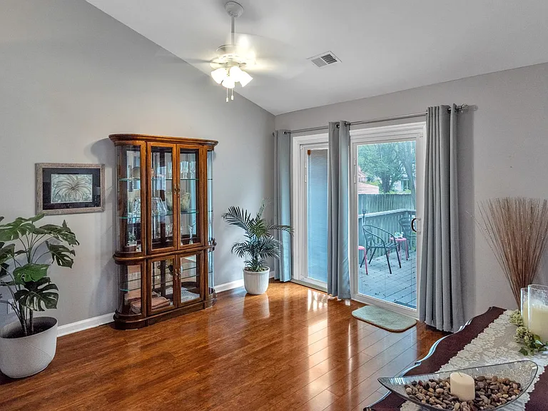 265 Okehampton Dr — Photo 4