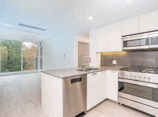 1401 Hunter St #408, North Vancouver, BC