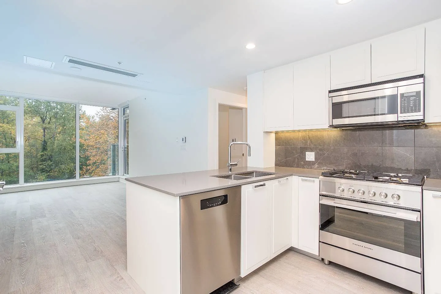 1401 Hunter St #408 photo 1