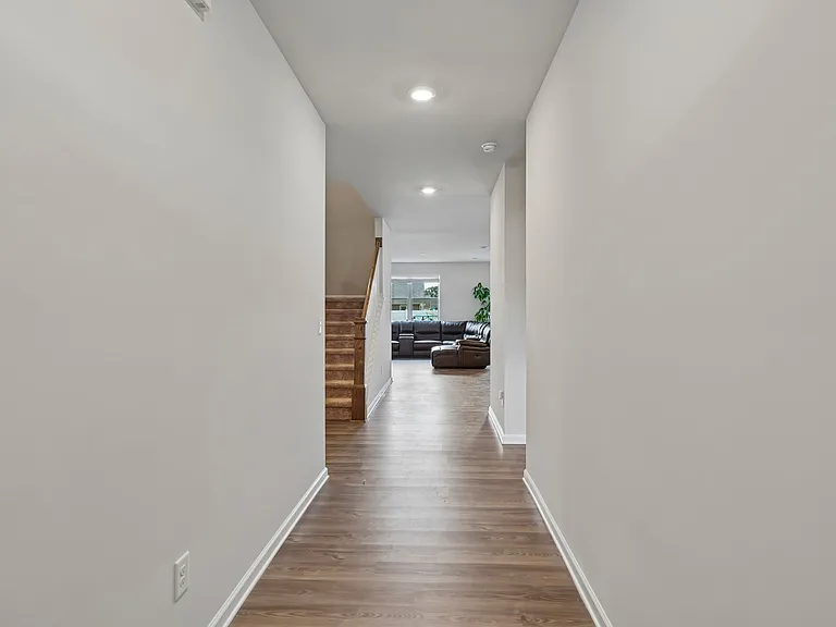 8007 Foxcroft Dr — Photo 4