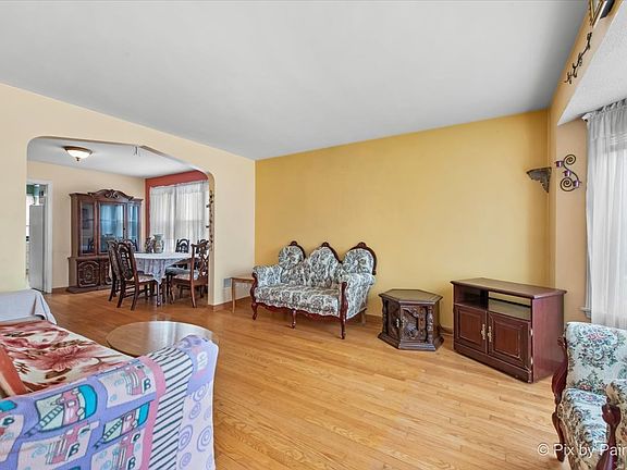 4th image of 3004 N Oconto Ave