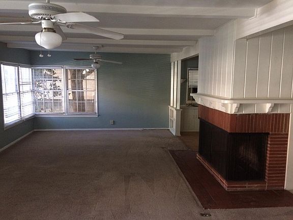 Living room w/fireplace