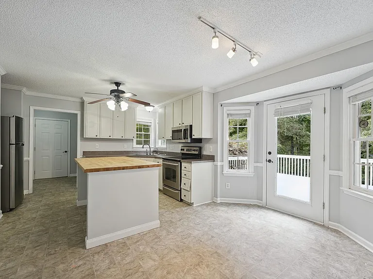223 Wintergreen Dr — Photo 10
