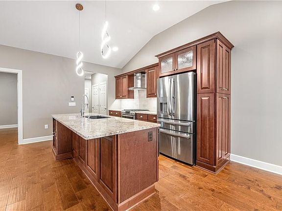 5th image of 1352 Creeks Edge Dr
