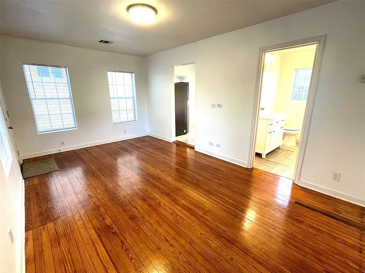 Building Photo - 4334 Jefferson St #1/2