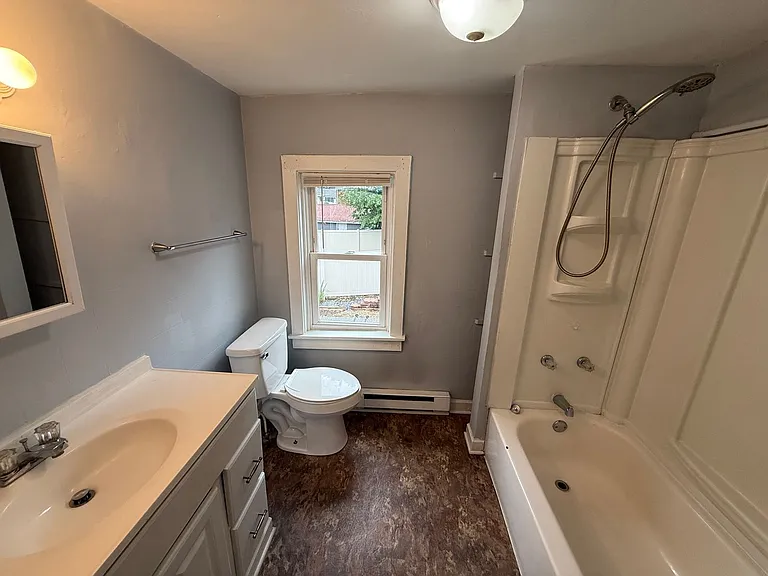 208 N Potomac St — Photo 12