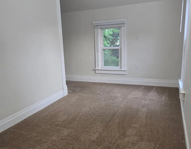 200 S Oak St #B — Photo 7