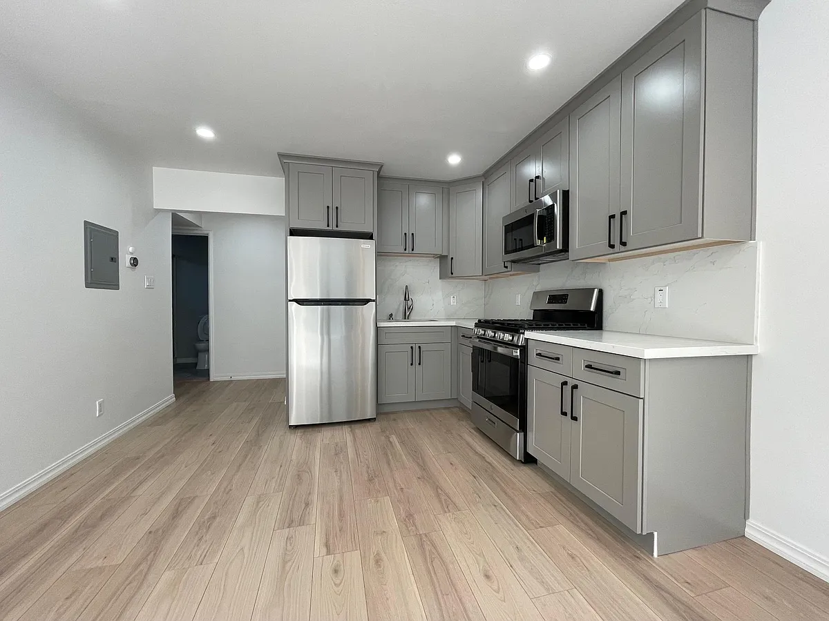 Building Photo - 781 Corbett Ave #3