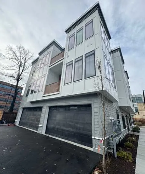 Everett St — Photo 4