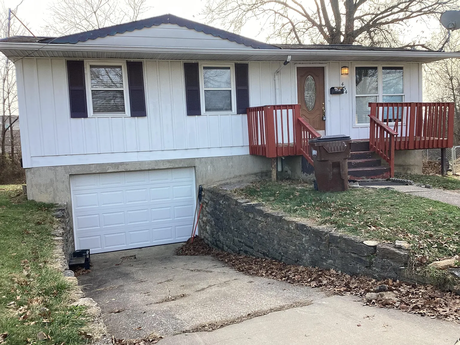 454 Swan Cir photo 1
