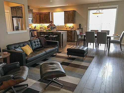 2nd image of 63169 Hadley Pl