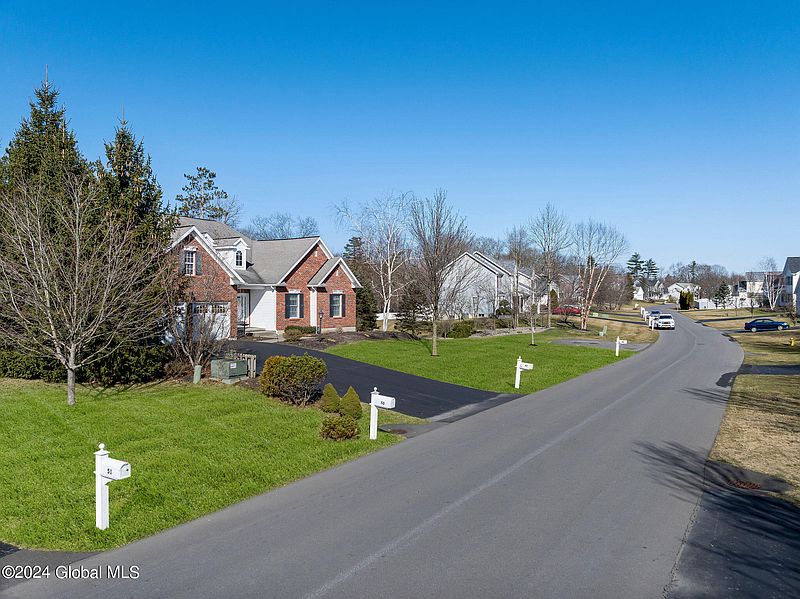 2nd image of 47 Brookhaven Lane
