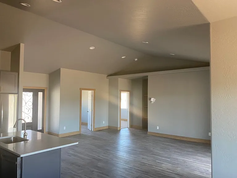 1601 E Downey Ave — Photo 6