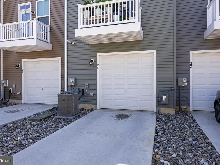 24 Sidney Ln — Photo 30