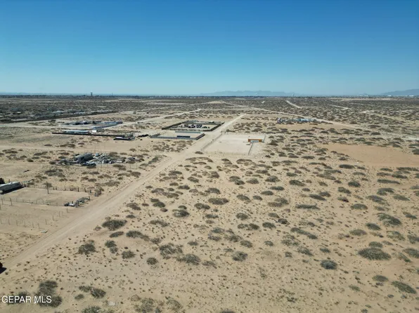 Carman Pl, El Paso, TX 79938