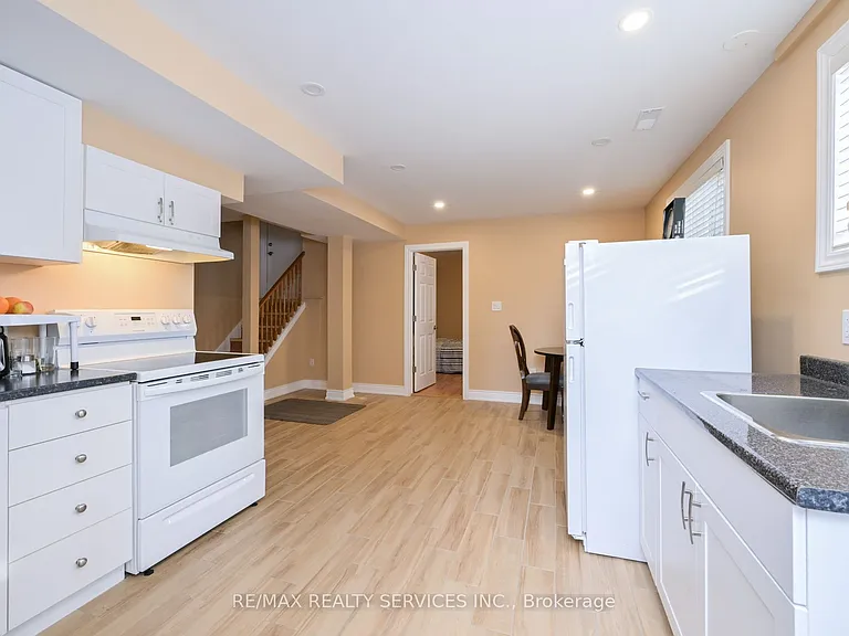 42 Brambirch Cres — Photo 6