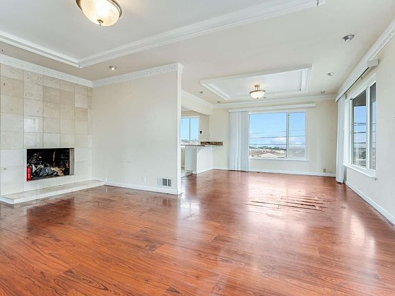 4th image of 204 San Fernando Way